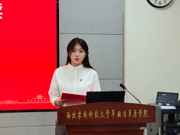 学生代表讲话（近）(1).jpg
