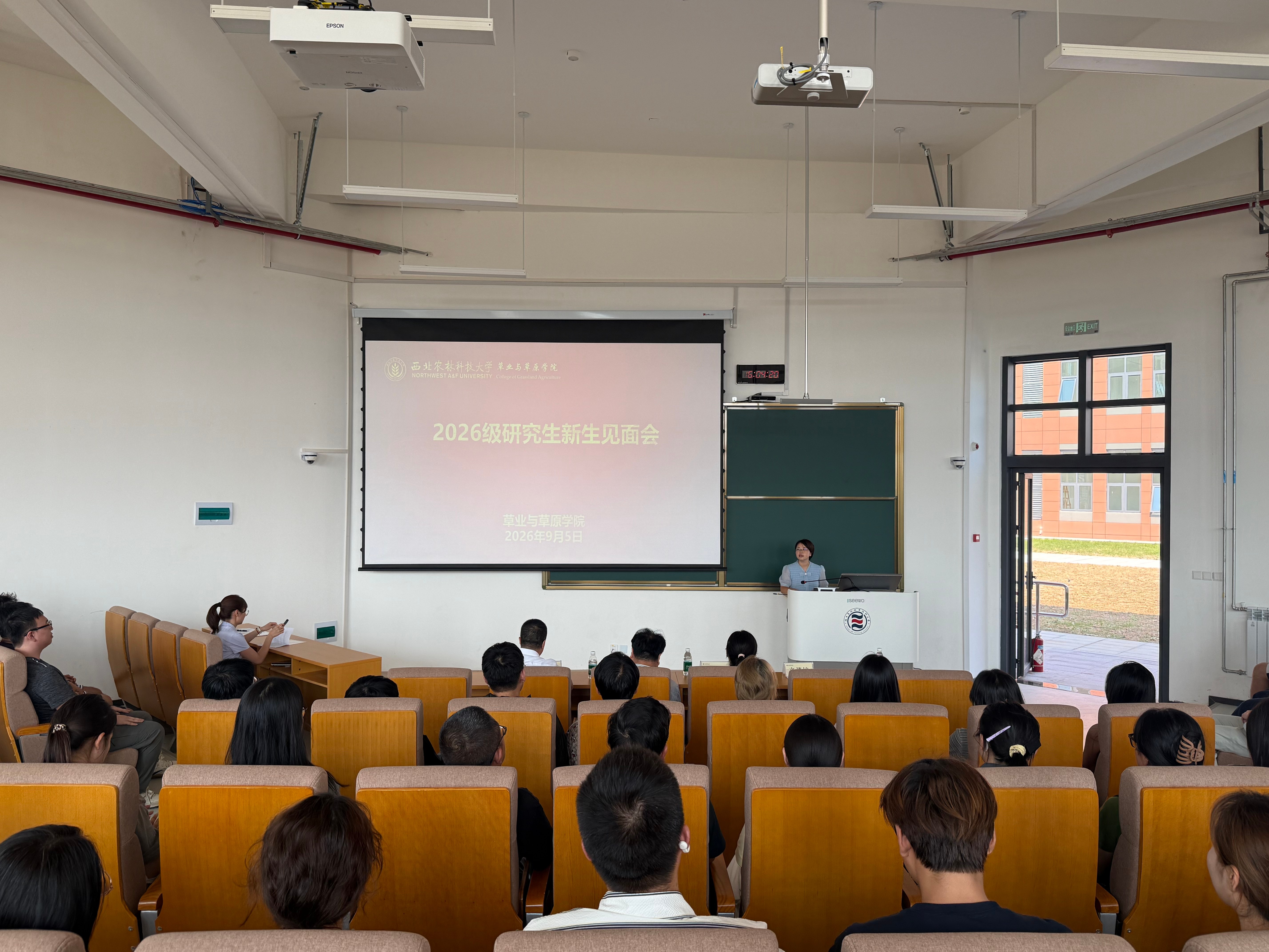 辛老师(1).jpg