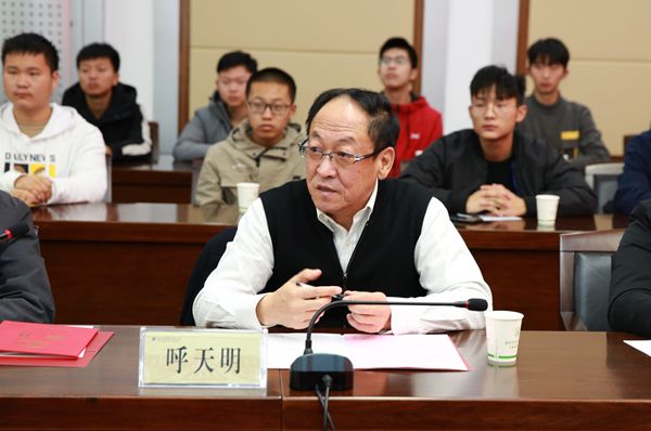 呼天明院长介绍南志标院士情况.jpg